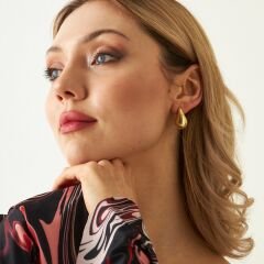 gözyaşı şeklindeki küpeler