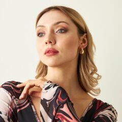 gözyaşı şeklindeki küpeler