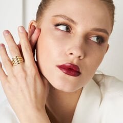 desenli kenarları olan nervürlü yüzük