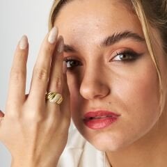 kavisli tasarım ve taşlı yüzük