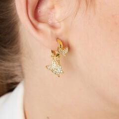 birden fazla kelebekli küpeler