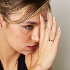 basit bir tarzda yüzük