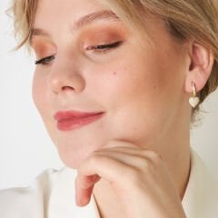 taşlı kalp şeklinde küpeler