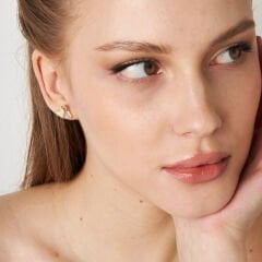 baget taşlı kalp şeklinde küpeler