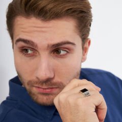 siyah taşlı kare yüzük