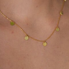 yuvarlak plakalı kolye