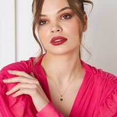 çiçek görünümlü kolye