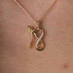 sonsuz aşkla sarılmış kolye