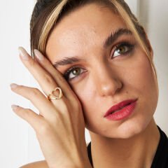 içi boş taşlı büyük kalp yüzük