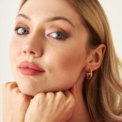 yuvarlak miğferli inci küpeler