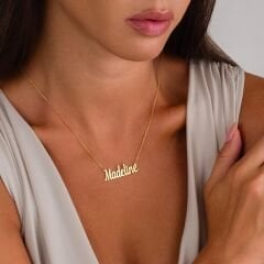 isim kolyesi el yazısıyla yazılmış trend kolye