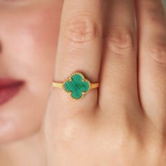 yeşil taşlı yonca yüzük