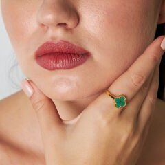 yeşil taşlı yonca yüzük