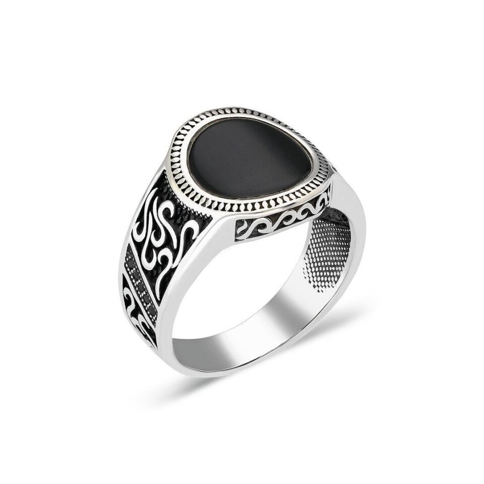 siyah taşlı oval yüzük