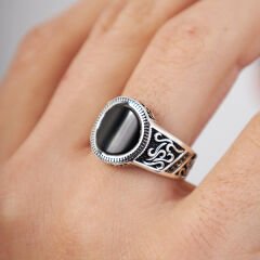 siyah taşlı oval yüzük