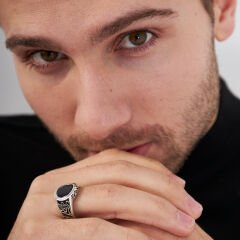 siyah taşlı oval yüzük