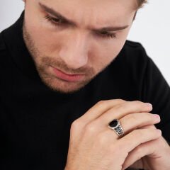 siyah taşlı oval yüzük