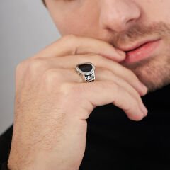 siyah taşlı oval yüzük