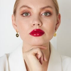 taşlı ve harfli küpeler