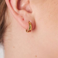 oval tasarımlı küpeler