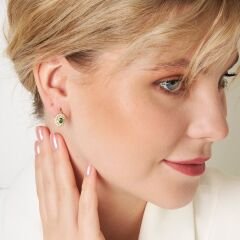 yeşil taşlı küpeler