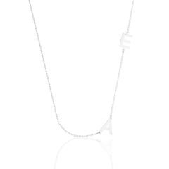 yan tarafında iki harf bulunan harf kolyesi