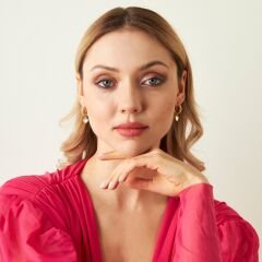 bükülmüş kalpli küpeler