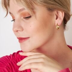 bükülmüş halka küpeler