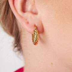 bükülmüş halka küpeler