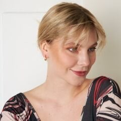 taşlı bükülmüş fantezi küpeler