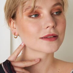 taşlı bükülmüş fantezi küpeler