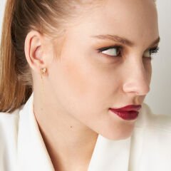 kelebek detaylı küpeler