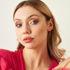 bükülmüş kıkırdaktan yapılmış küpeler