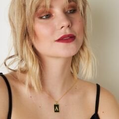 isim kolyesi-siyah mineli-kare harfli kolye