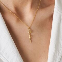 isim kolyesi - el yazısıyla yazılmış ismin yer aldığı dikey kolye